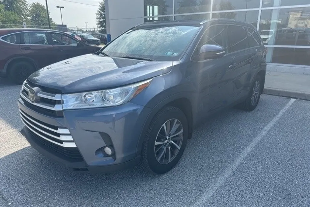 2019 Toyota Highlander XLE photo 1