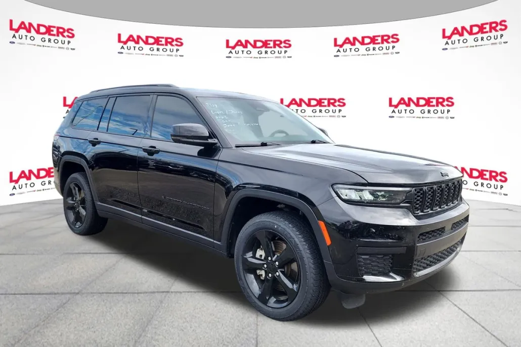 2023 Jeep Grand Cherokee Altitude photo 1