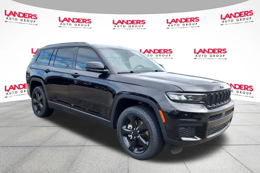 2023 Jeep Grand Cherokee Altitude photo 1