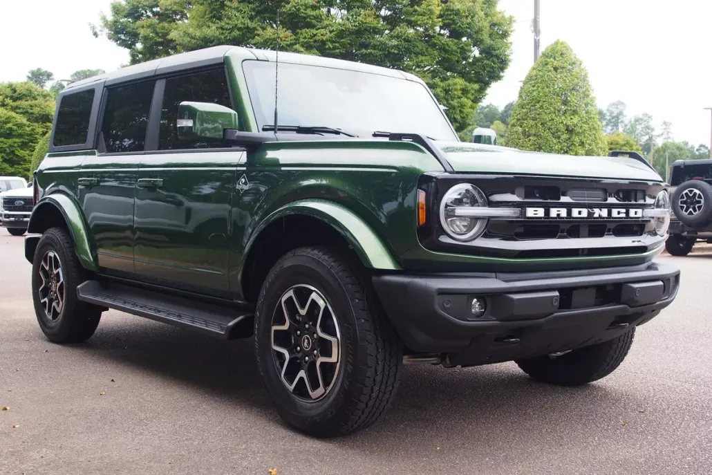 2025 Ford Bronco Outer Banks photo 1