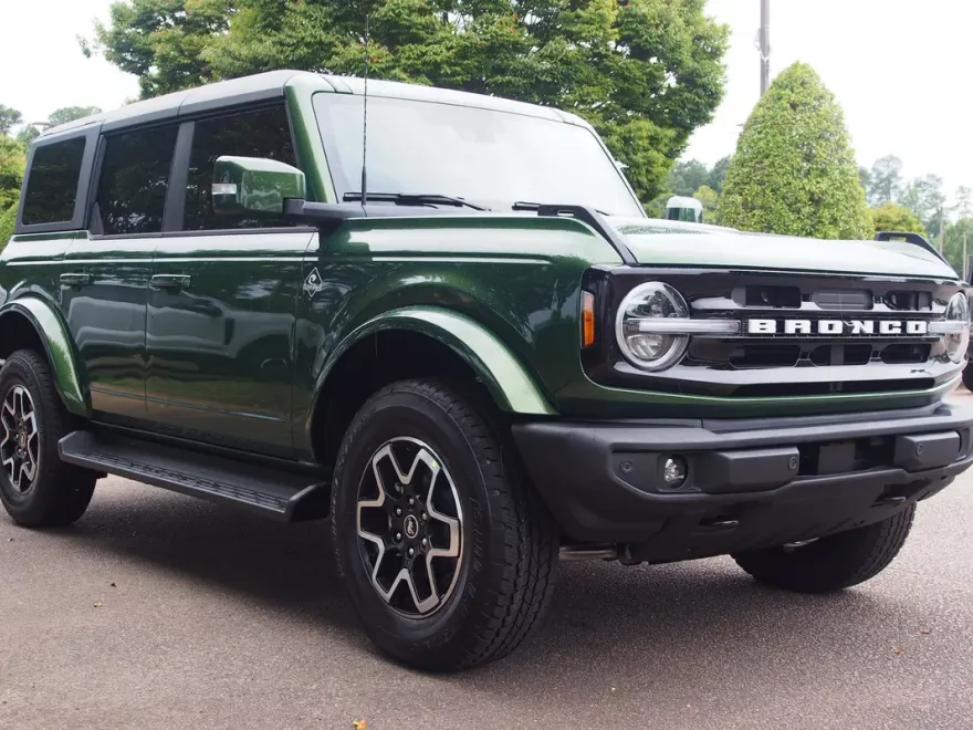 2025 Ford Bronco Outer Banks photo 1
