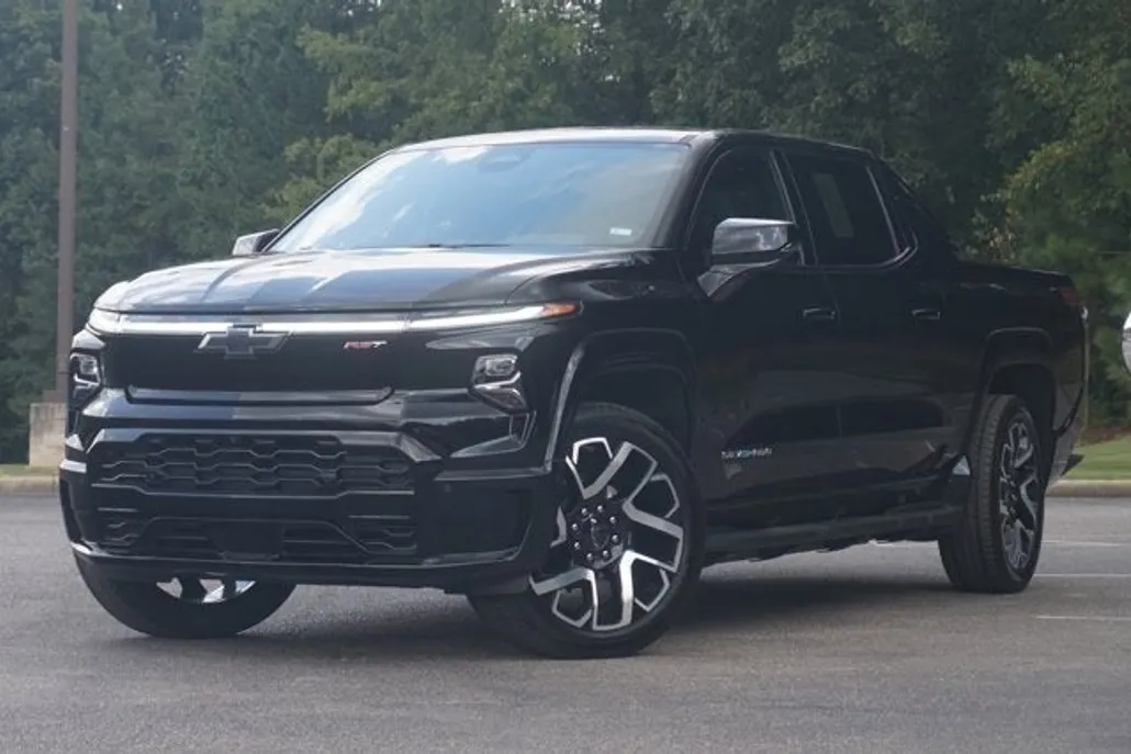 2024 Chevrolet Silverado EV RST photo 1