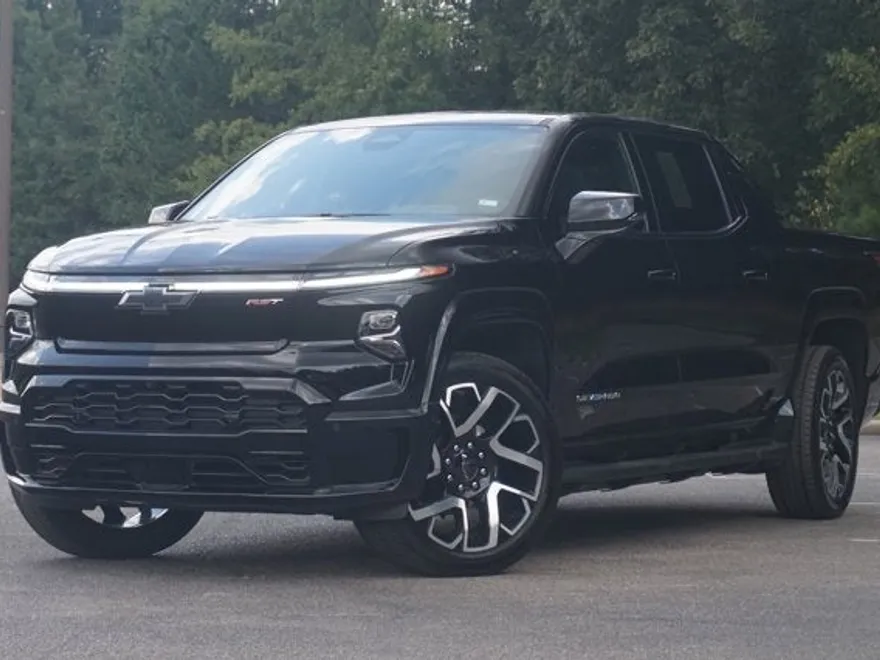 2024 Chevrolet Silverado EV RST photo 1