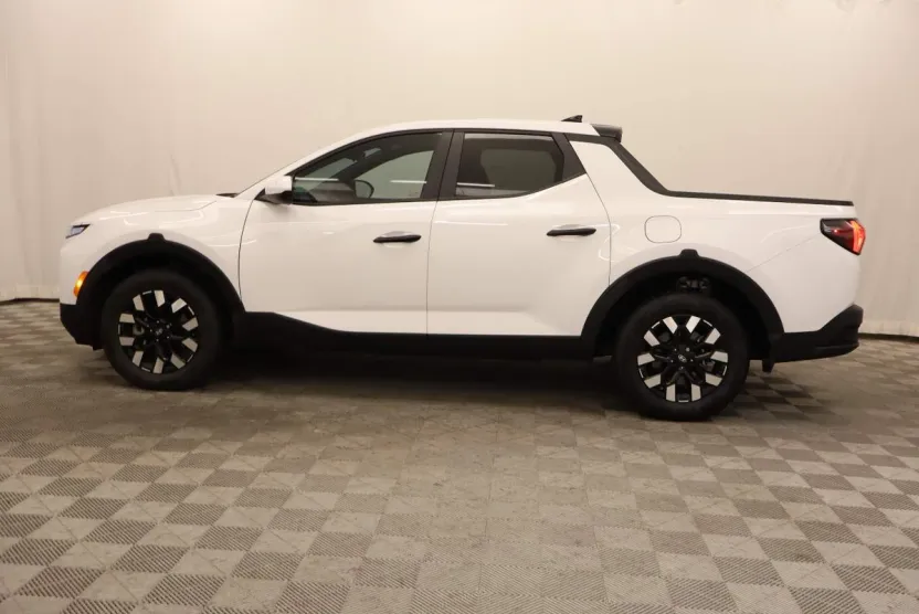 2025 Hyundai Santa Cruz SE photo 1