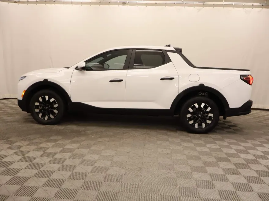 2025 Hyundai Santa Cruz SE photo 1