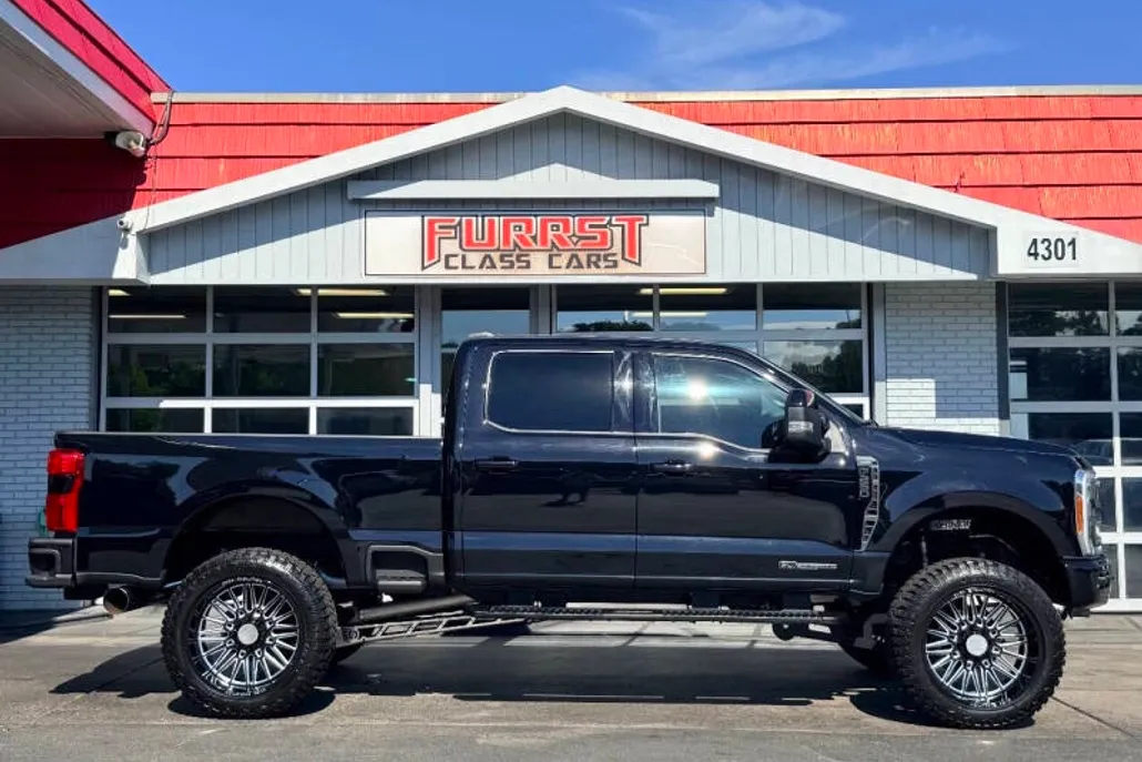 2023 Ford F-250 Lariat photo 1