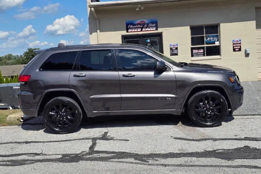 2019 Jeep Grand Cherokee Altitude photo 1