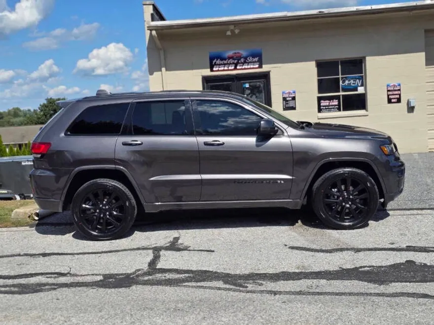 2019 Jeep Grand Cherokee Altitude photo 1