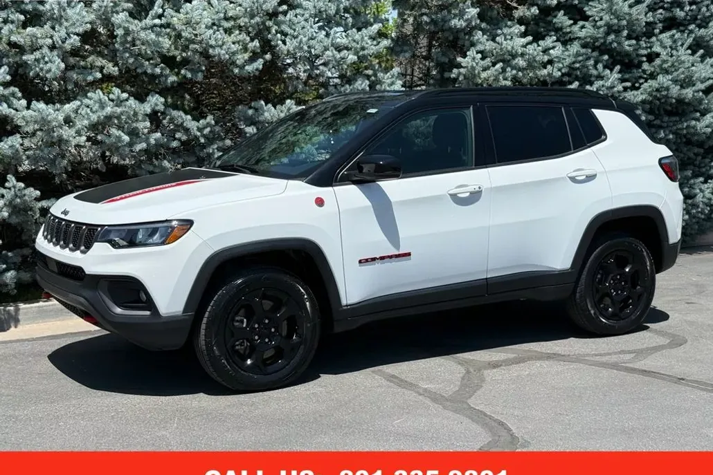 2023 Jeep Compass Trailhawk photo 1