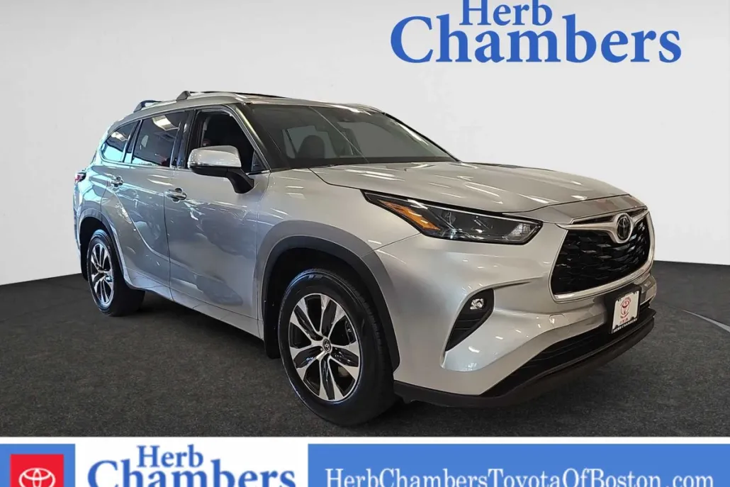 2022 Toyota Highlander XLE photo 1