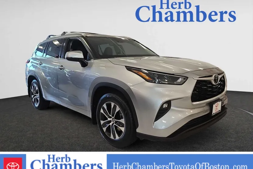 2022 Toyota Highlander XLE photo 1