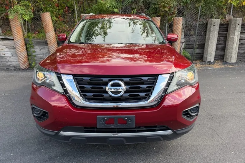 2018 Nissan Pathfinder SV photo 1