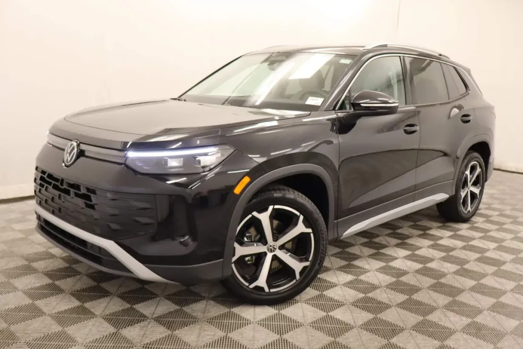 2025 Volkswagen Tiguan SE photo 1