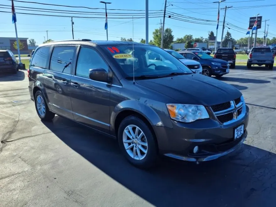 2019 Dodge Grand Caravan SXT photo 1