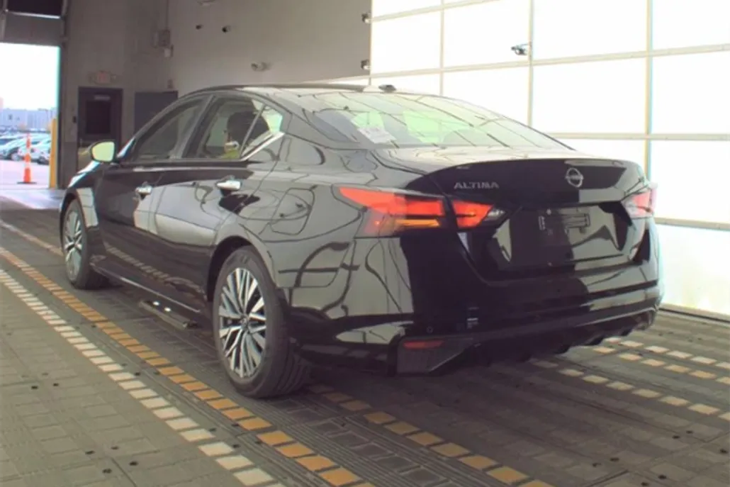 2024 Nissan Altima 2.5 SV photo 1