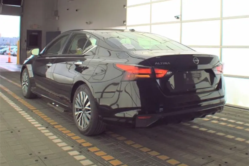 2024 Nissan Altima 2.5 SV photo 1