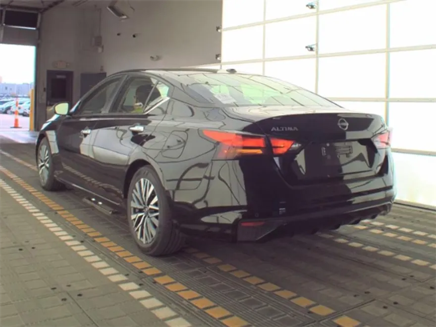 2024 Nissan Altima 2.5 SV photo 1