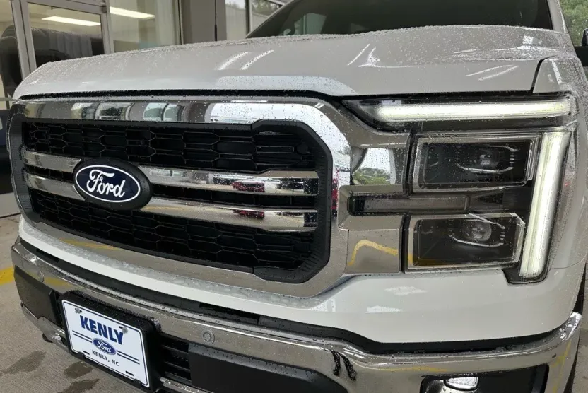 2025 Ford F-150 Lariat photo 1