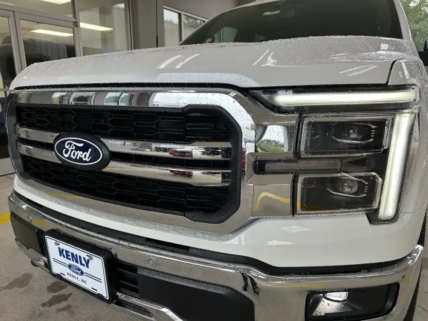 2025 Ford F-150 Lariat photo 1