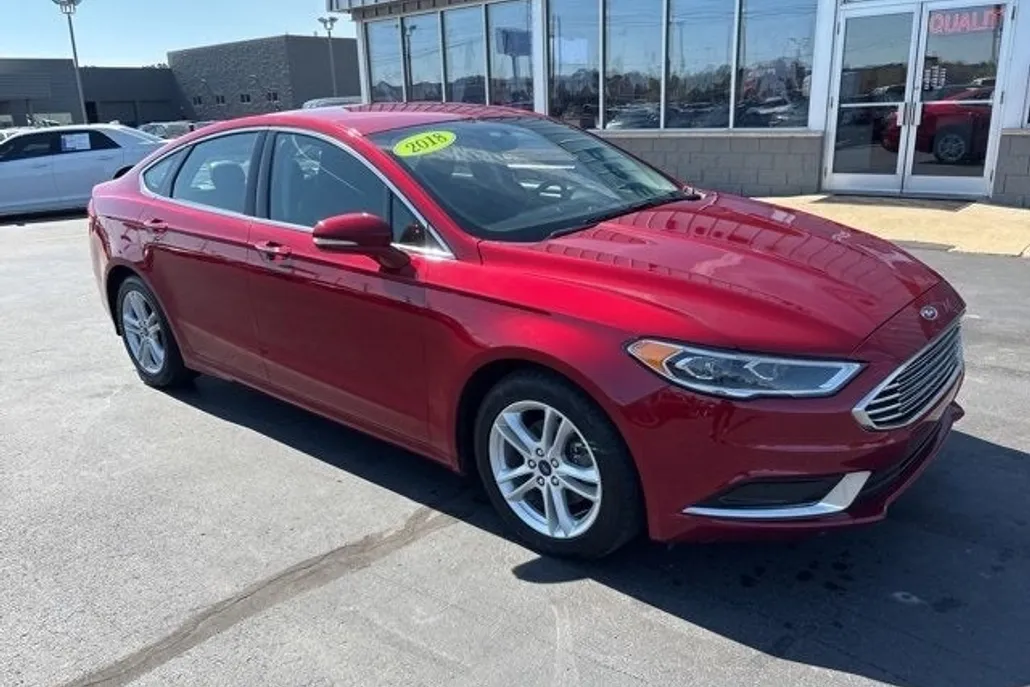 2018 Ford Fusion SE photo 1
