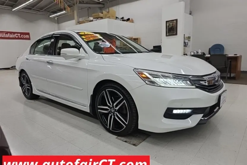 2017 Honda Accord Touring photo 1