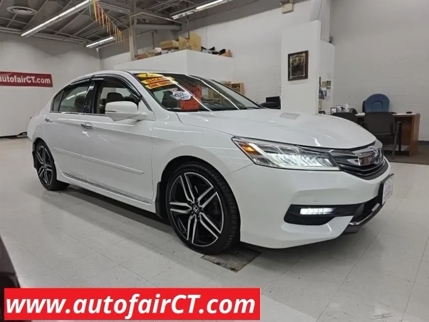 2017 Honda Accord Touring photo 1