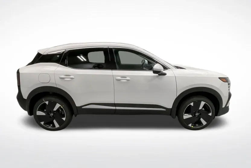 2025 Nissan Kicks SR photo 1