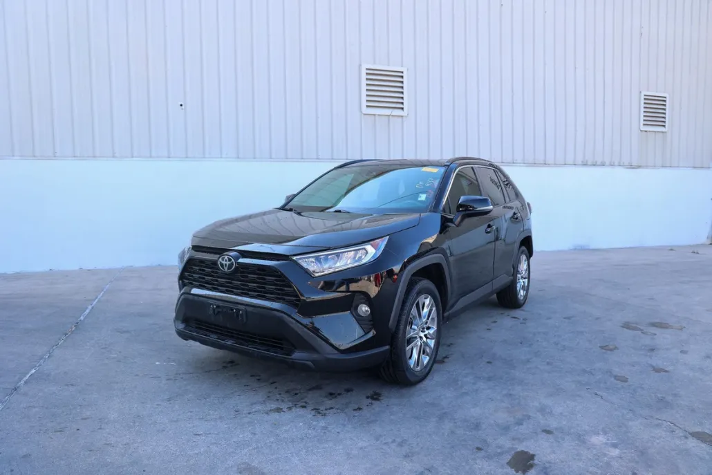 2020 Toyota RAV4 XLE Premium photo 1