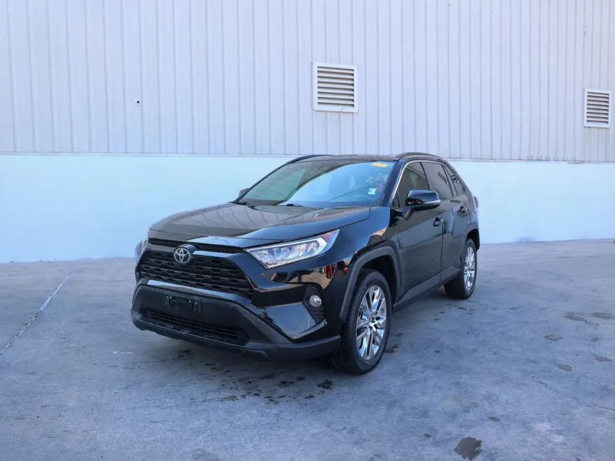 2020 Toyota RAV4 XLE Premium photo 1
