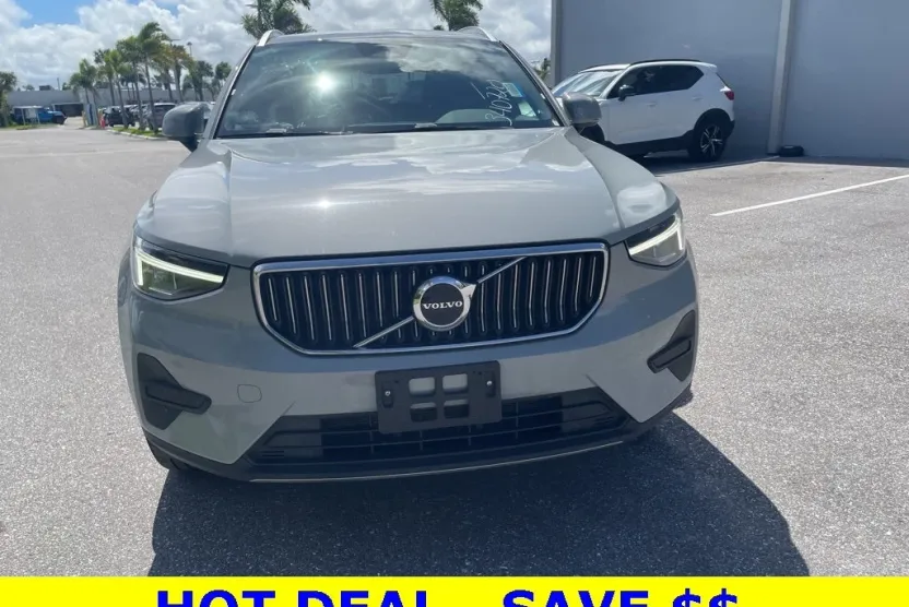 2024 Volvo XC40 Core photo 1