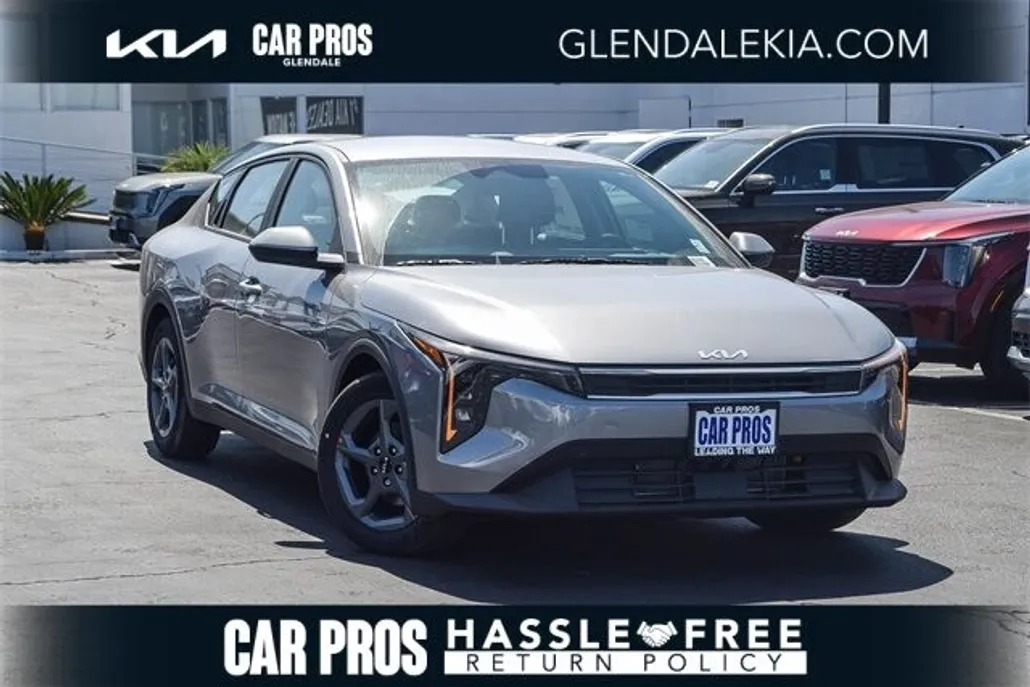 2025 Kia K4 LXS photo 1