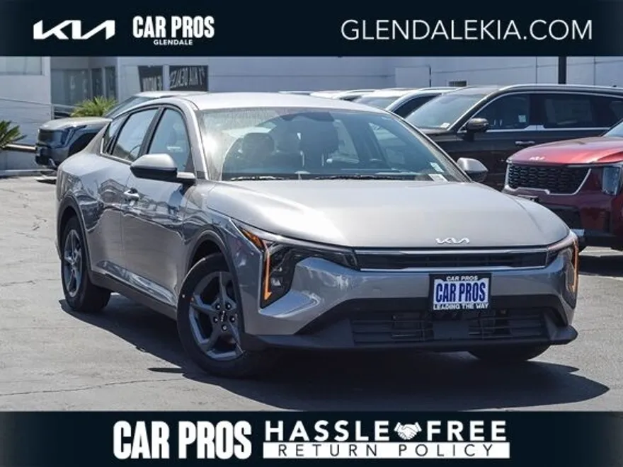 2025 Kia K4 LXS photo 1