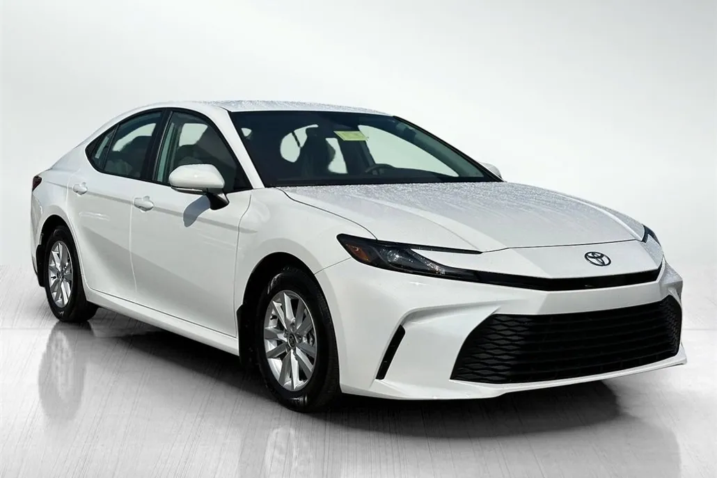 2025 Toyota Camry LE photo 1