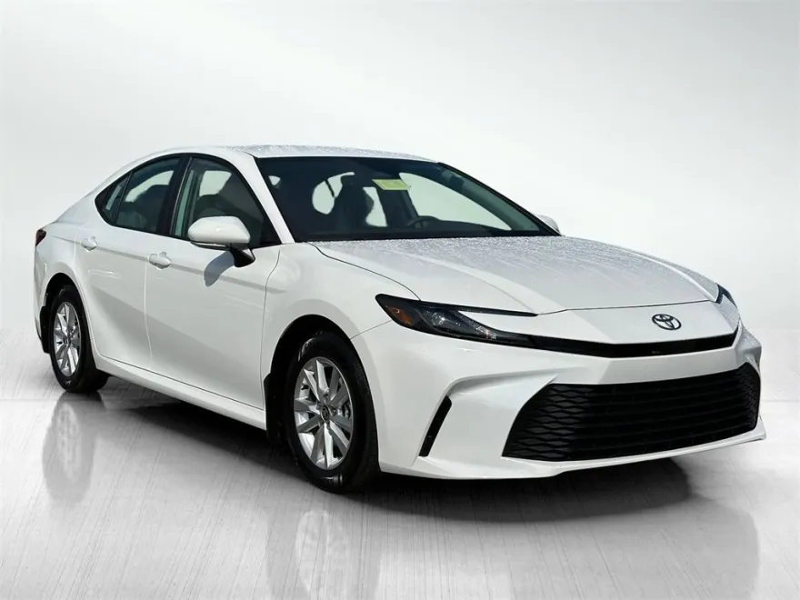 2025 Toyota Camry LE photo 1