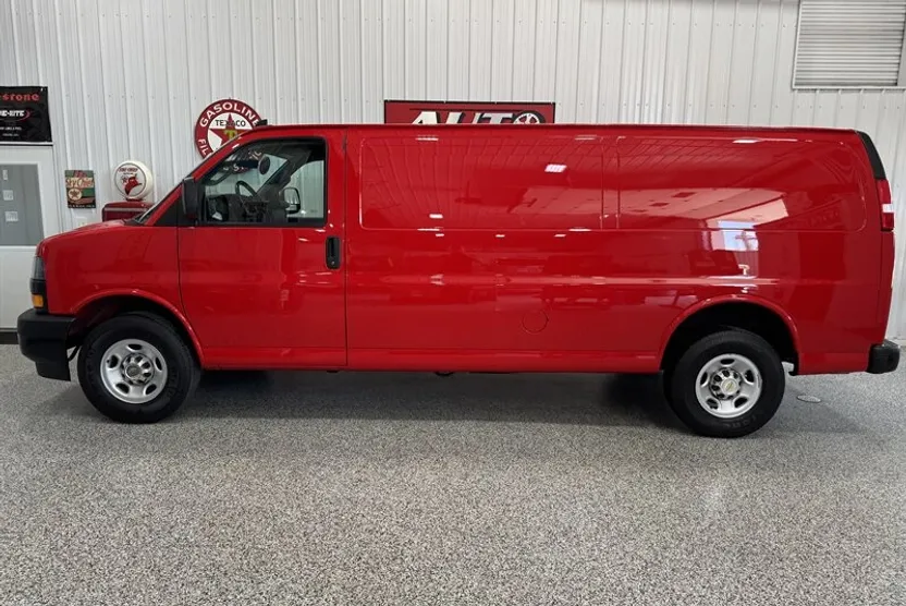 2020 Chevrolet Express 3500 photo 1