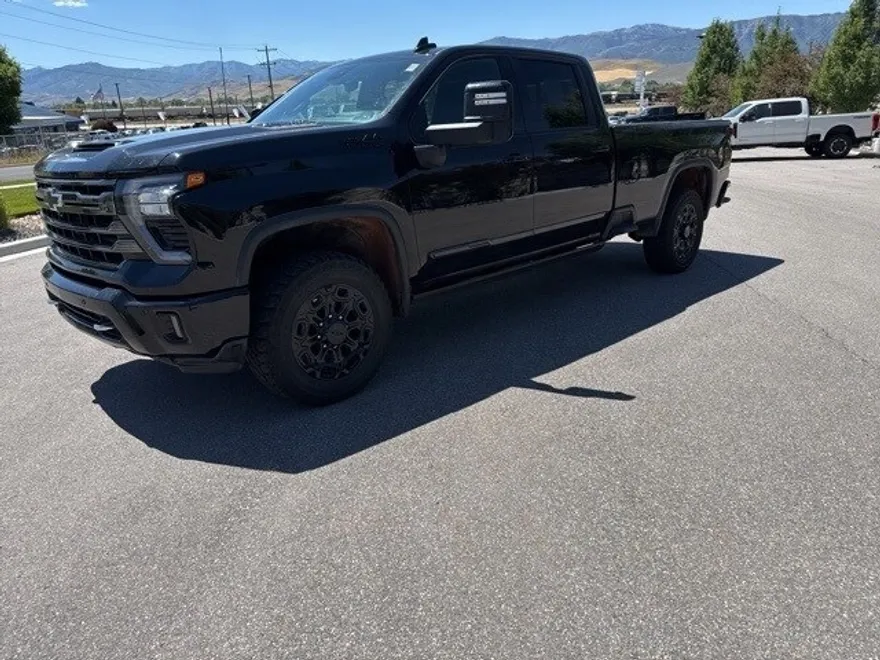 2024 Chevrolet Silverado 3500HD High Country photo 1