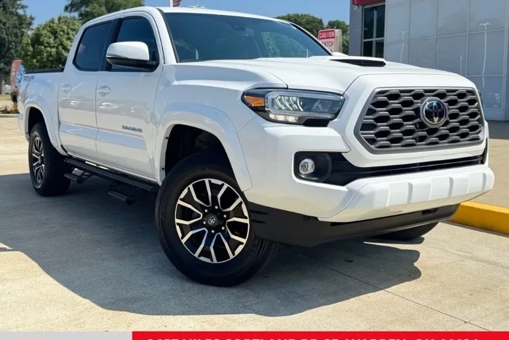 2023 Toyota Tacoma TRD Sport V6 photo 1