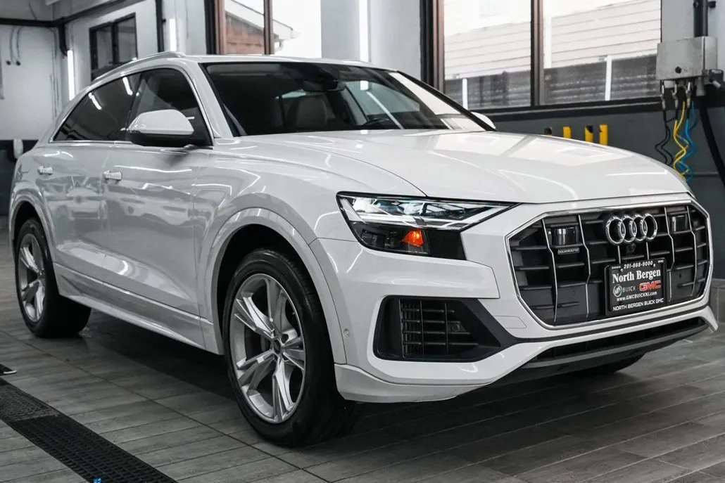 2022 Audi Q8 55 Premium Plus photo 1