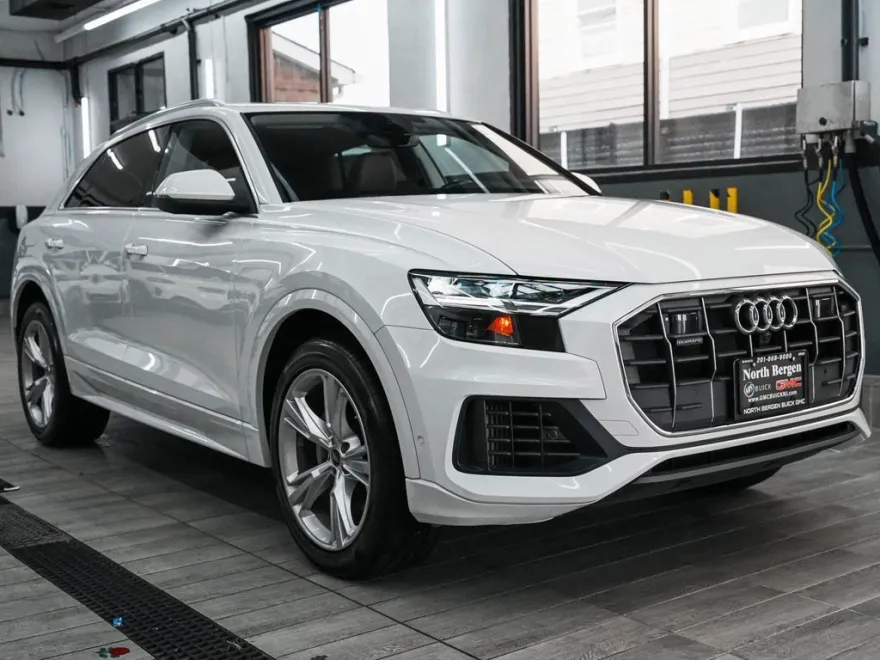 2022 Audi Q8 55 Premium Plus photo 1