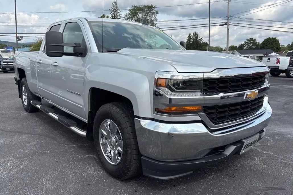 2019 Chevrolet Silverado 1500 LT photo 1