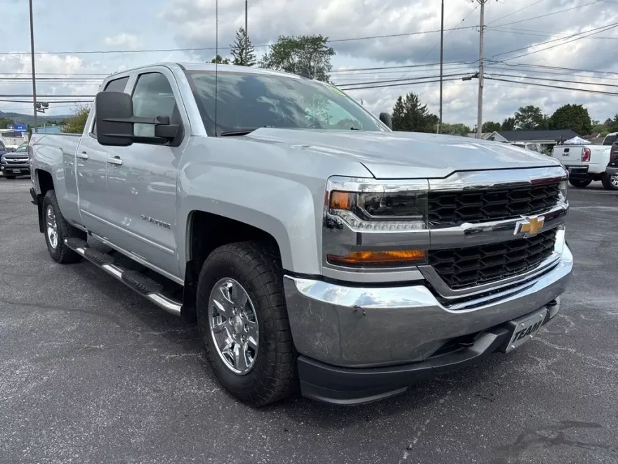 2019 Chevrolet Silverado 1500 LT photo 1