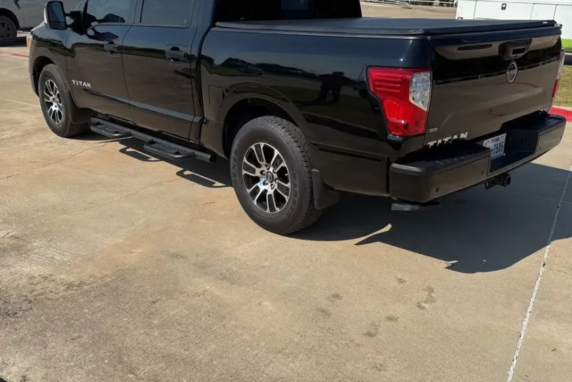 2023 Nissan Titan SV photo 1