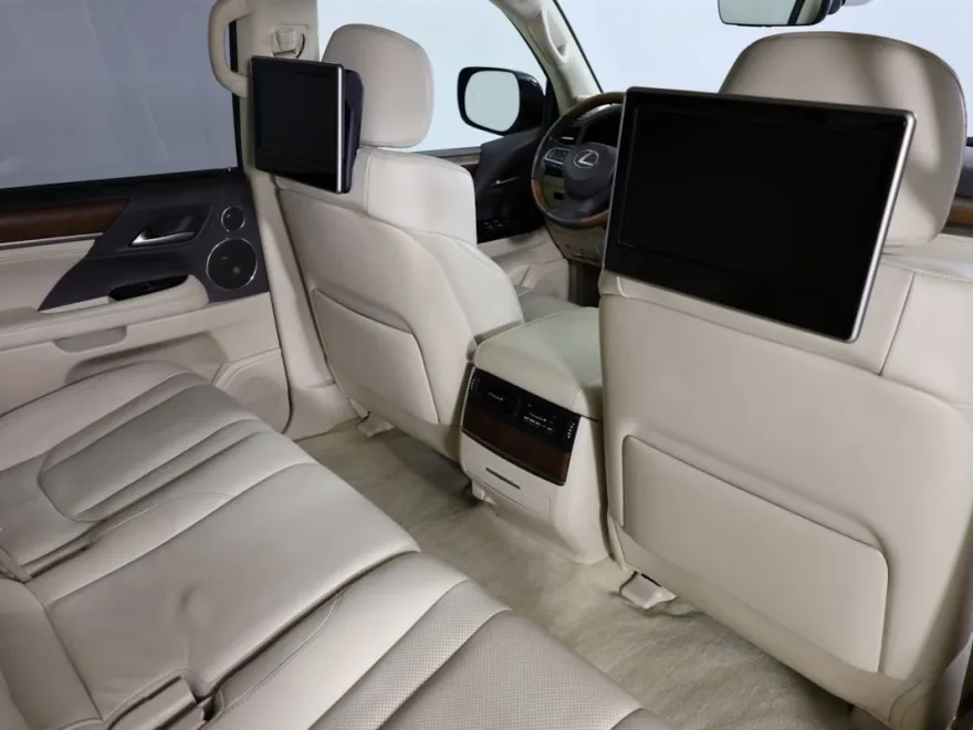2017 Lexus LX 570 photo 9