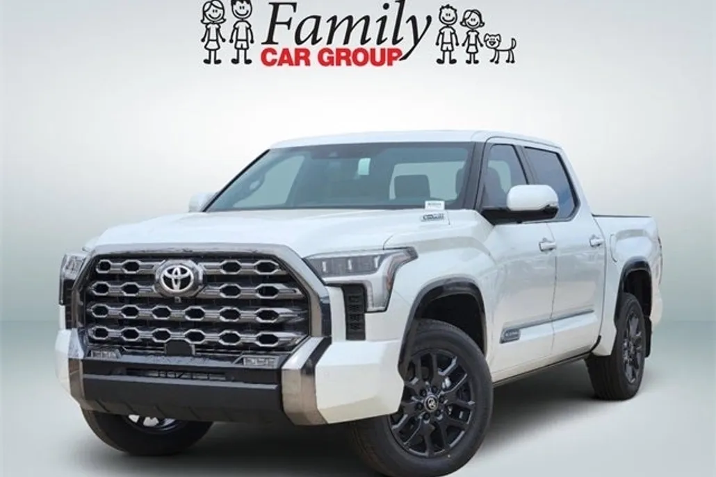 2025 Toyota Tundra Platinum photo 1