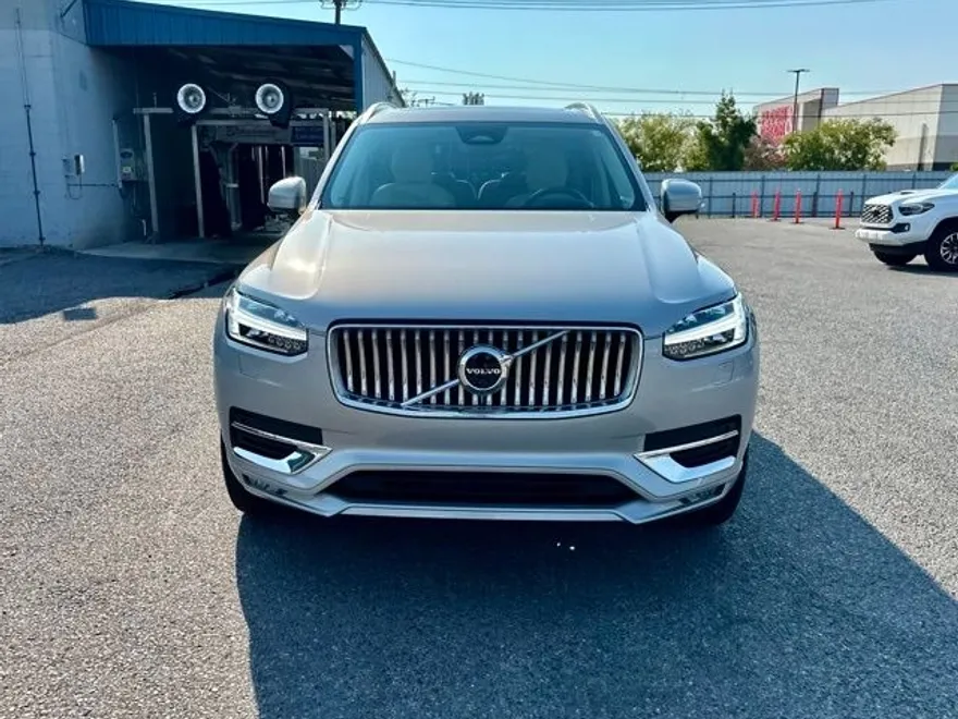 2023 Volvo XC90 AWD Ultimate photo 1
