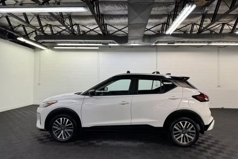2023 Nissan Kicks SV photo 1