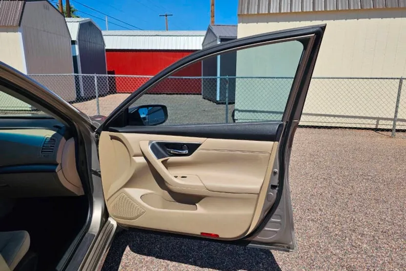 2015 Nissan Altima 2.5 SV photo 1