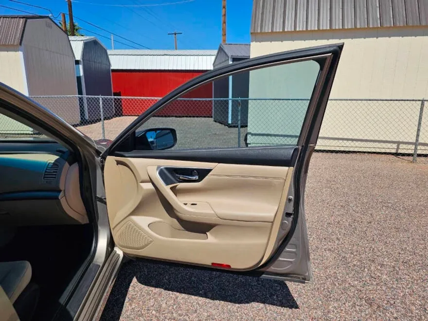 2015 Nissan Altima 2.5 SV photo 1