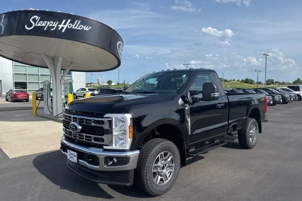 2025 Ford F-250 XLT photo 1