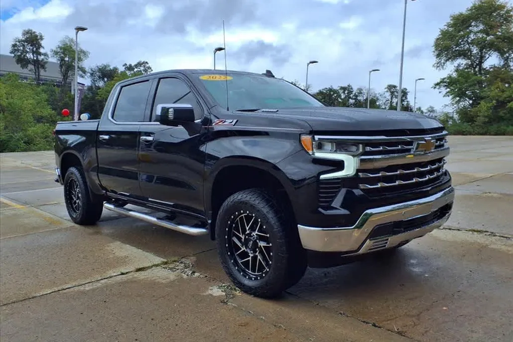 2022 Chevrolet Silverado 1500 LTZ photo 1
